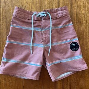 Boys medium/5 VISSLA board shorts
